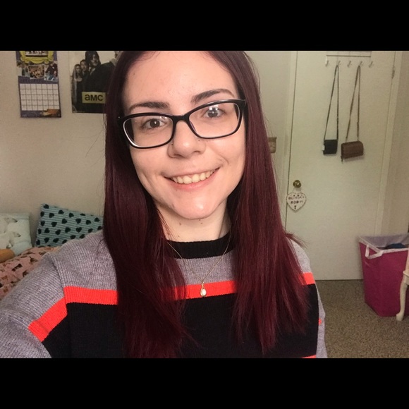 Meet your Posher, Olivia - Picture 1 of 1